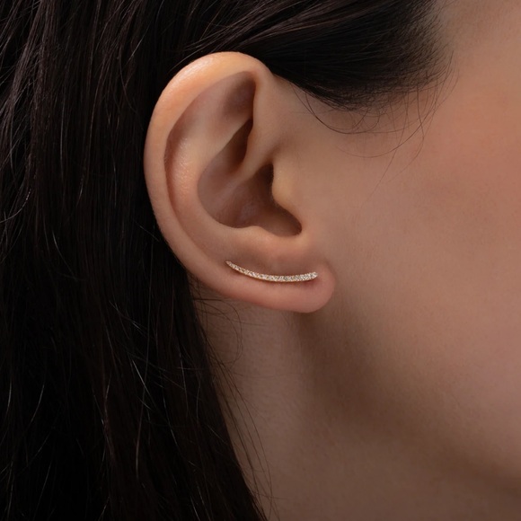 14k gold Diamond right ear climber/crawler earring - Picture 4 of 4